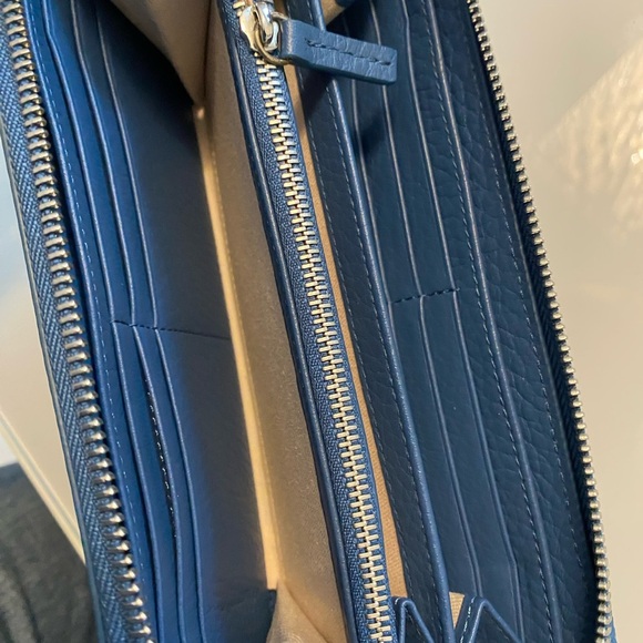 HUGO ziparound Pebbled Blue Wallet NWOT - Picture 6 of 7
